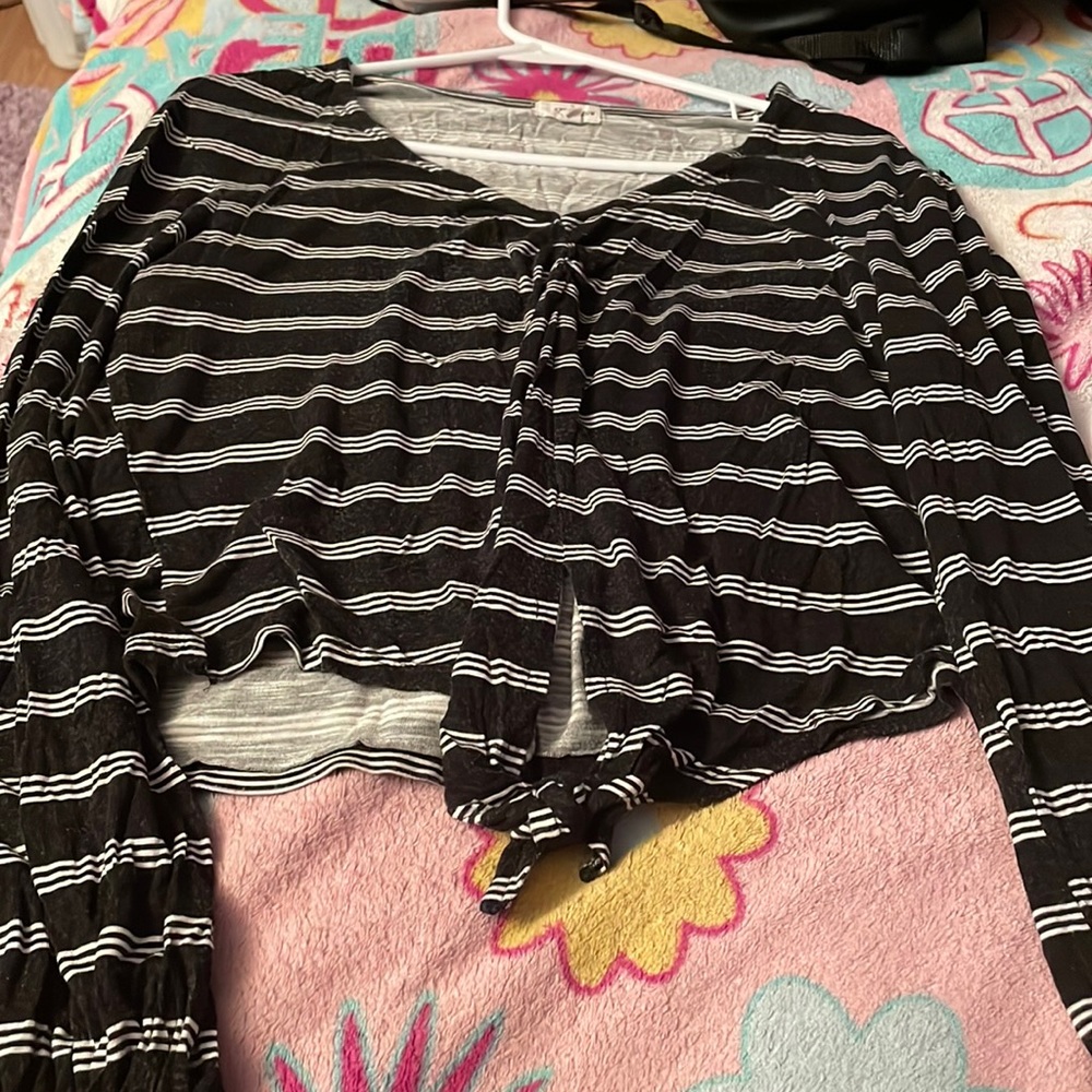 •black/white striped blouse•